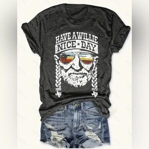 Willie Nelson Graphic  T-Shirt NEW SIZE M